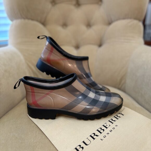 Auth BURBERRY LONDON Iconic Nova Check Women's Ankle Rain Runner Boots - Picture 3 of 6